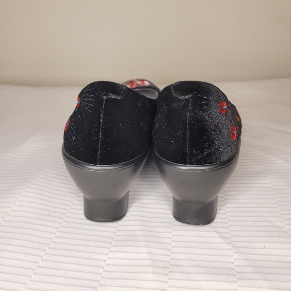 RARE Alegria Velvet Floral Embroidered Peacock Wedge Heels sz 6.5 - Picture 2 of 12